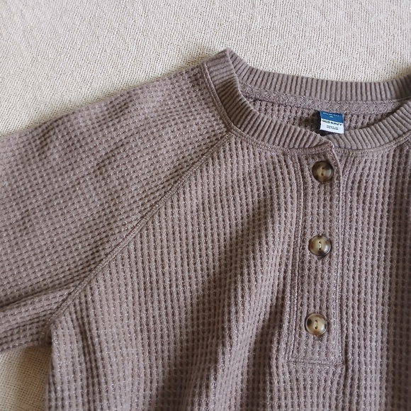 old navy ♡ plush cozy waffle long sleeve shirt - Picture 4 of 8